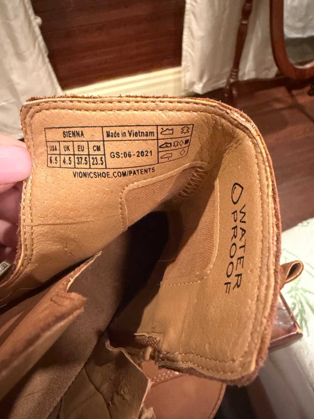 Vionic boots - Picture 4 of 5
